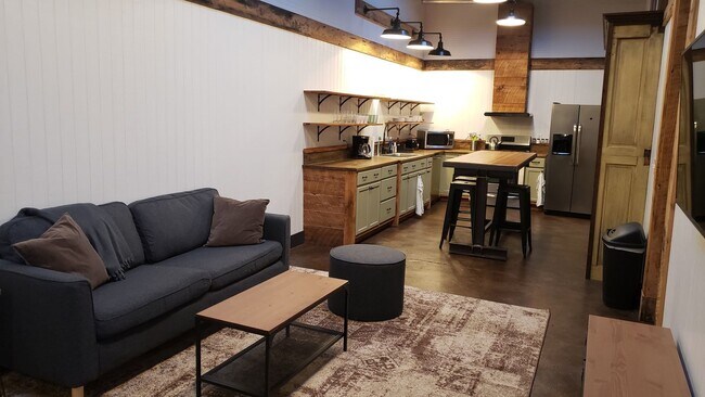 Building Photo - Stunning Modern 4-Bed/4-Bath Apartment- Pi...