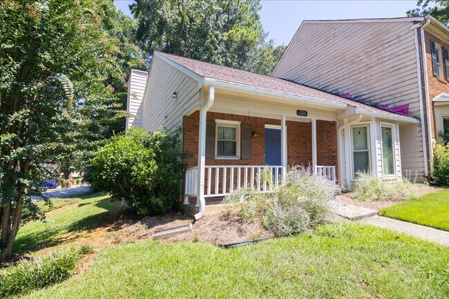 Building Photo - Spacious Corner Lot 2bd/2ba Ranch Townhome...