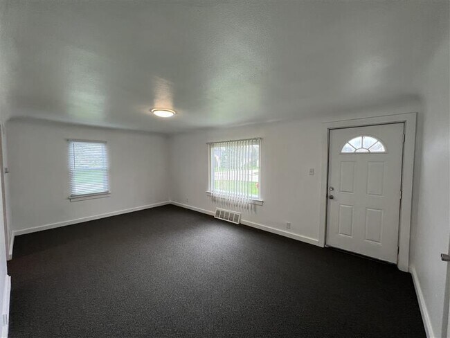 Building Photo - 403 S 28th St