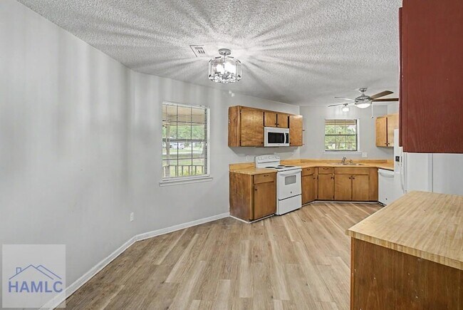 Foto del edificio - 21 Pinewood Ln