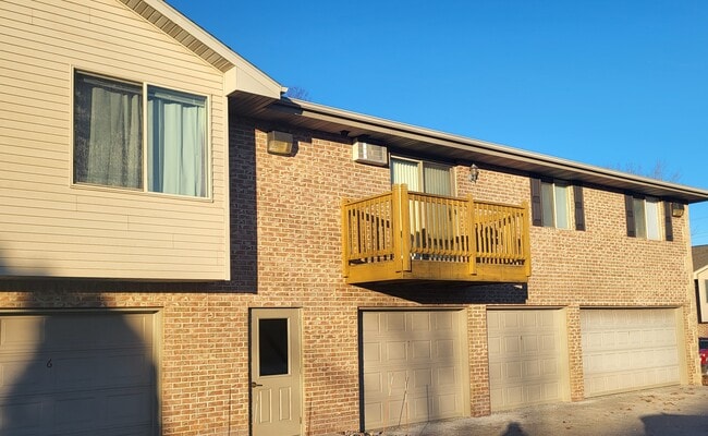 Building Photo - Redstone Trails