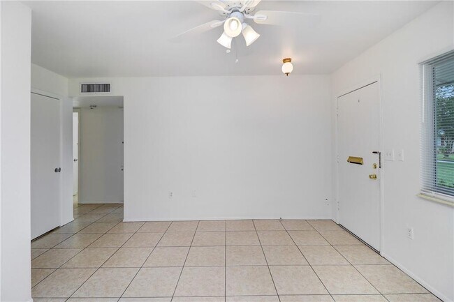 Foto del edificio - 1309 Warwick Ct