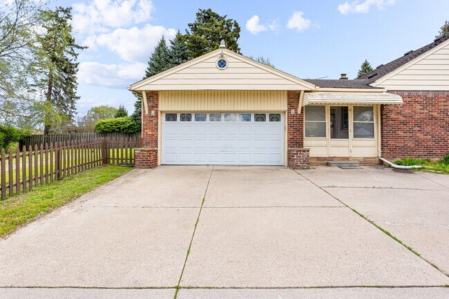 Foto del edificio - 25346 Fairway Dr