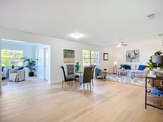Building Photo - 2014 Hampstead Cir