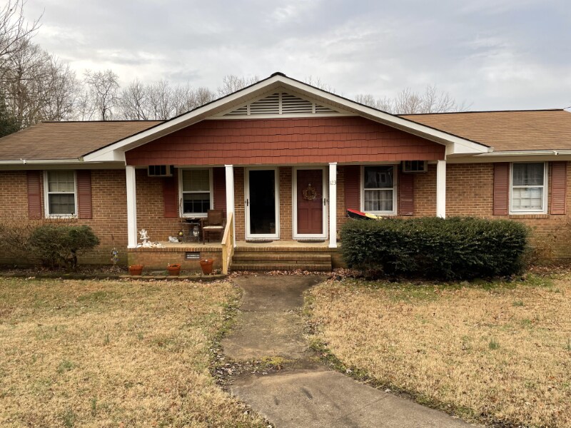 Primary Photo - 123 N Oak St