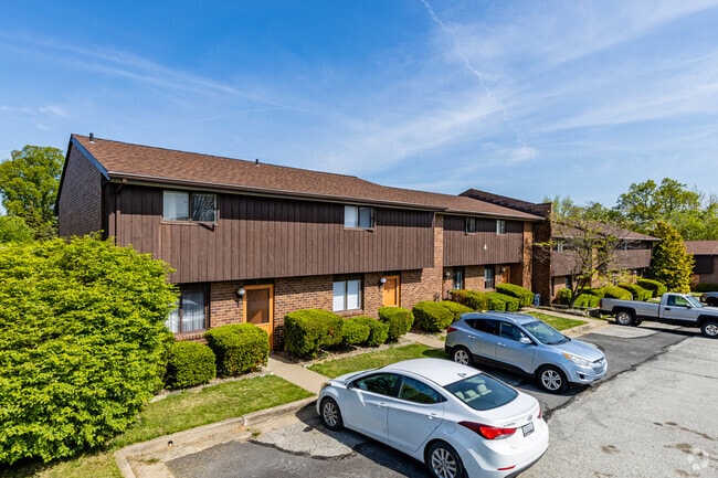Building Photo - Briarwood Townhouses