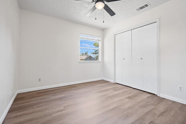 Building Photo - 2204 Wheeler Ave