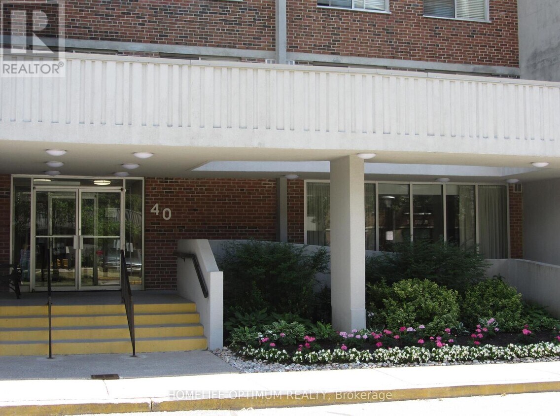 Primary Photo - 910-940 WILLIAM ROE Blvd