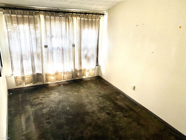 Foto del edificio - 4 br, 2 bath House - 137 E Lakeview Ave