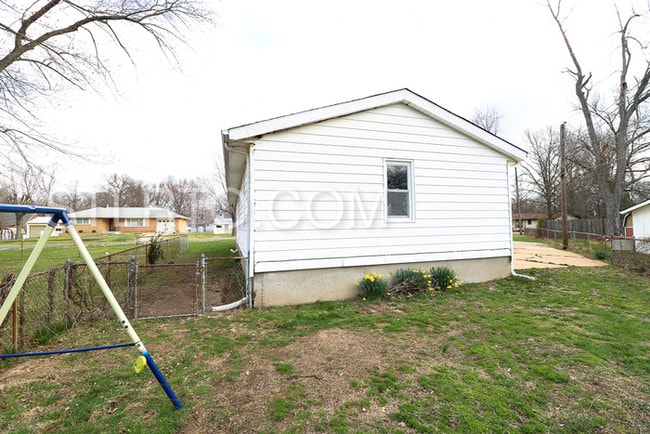 Building Photo - 912 Burgos St