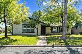 Building Photo - 2501 Redleaf Ln