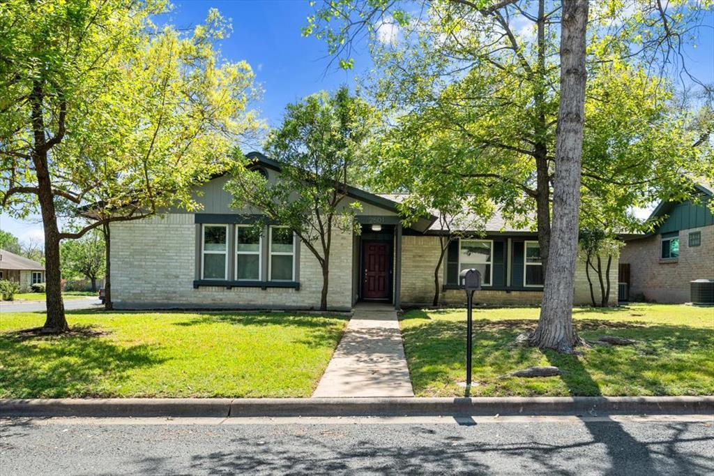 Foto principal - 2501 Redleaf Ln