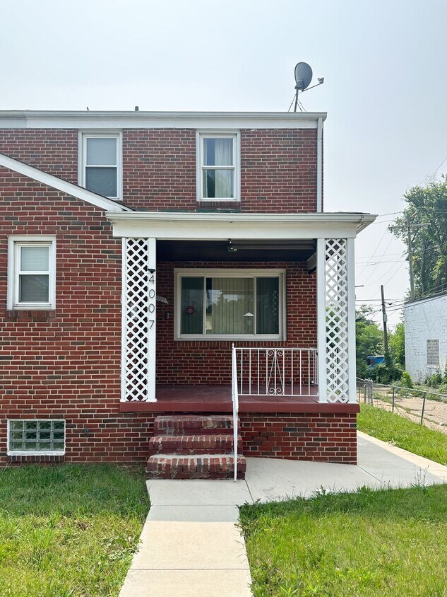 Primary Photo - Cozy 3 Bedroom Townhome in Fallstaff!