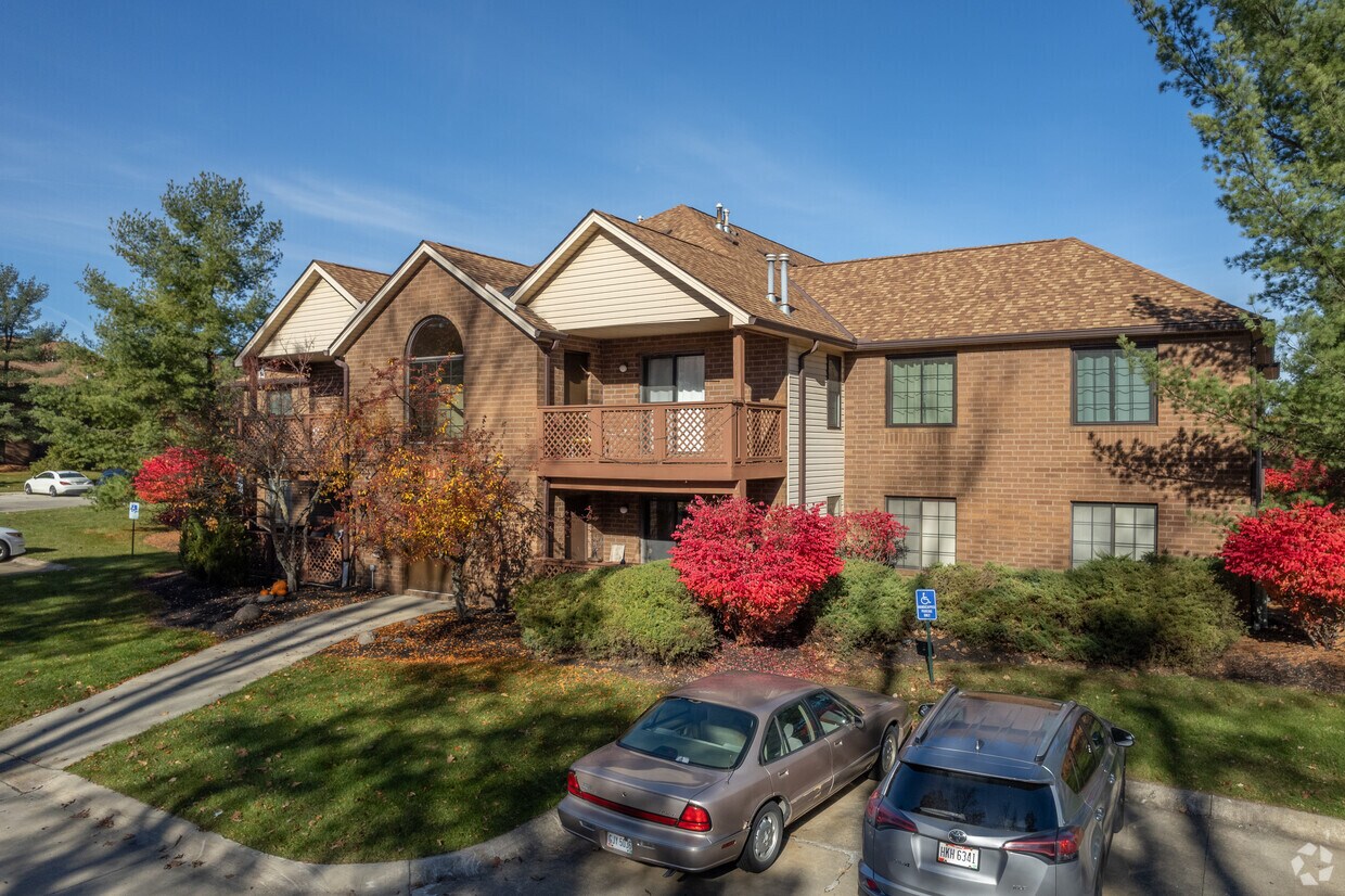 Foto principal - The Courts of Country Lakes Condominiums