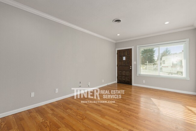 Foto del edificio - Updated Two Bedroom Duplex- Tier 5