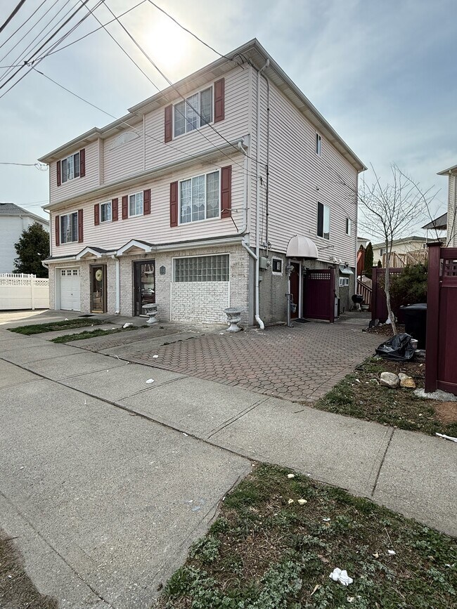 Foto del edificio - 27 Oceanside Ave