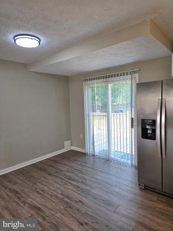 Foto del edificio - 8313 Gibbons Dr