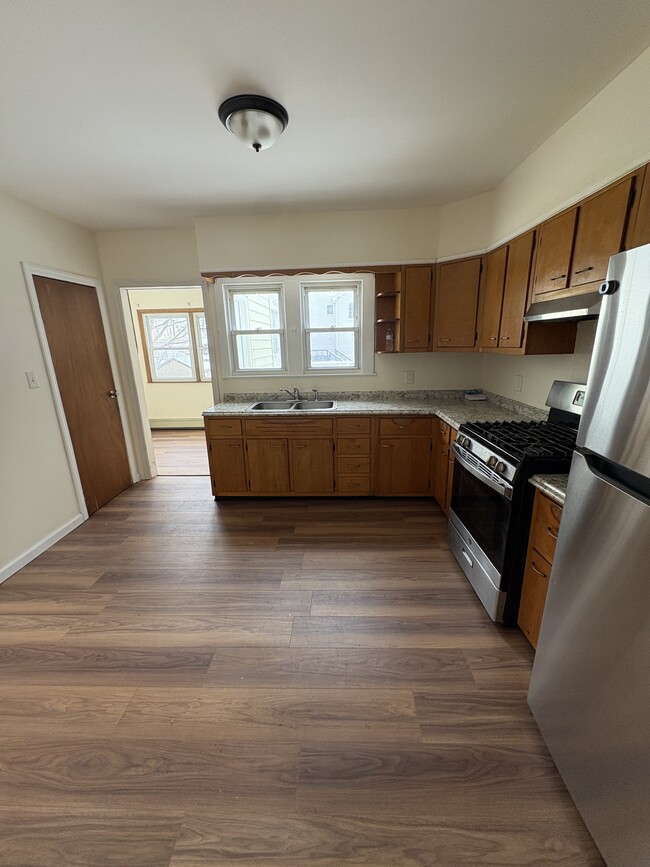 Building Photo - 19 Spring St