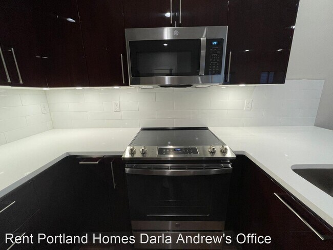 Building Photo - 3 br, 2.5 bath House - 16524 SE Shimmering...