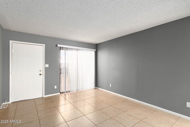 Foto del edificio - 2938 N 61st Pl