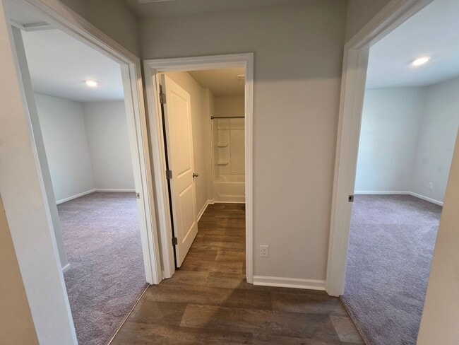 Building Photo - 3 BR 2 BA in Towne Pointe