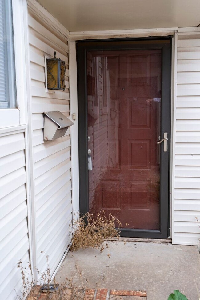 Foto del edificio - Spacious, Updated & Cute Home Near Lake Hefner in Close Proximity to Shopping & Dining