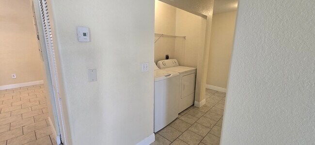 Foto del edificio - 1313 White Pine Dr