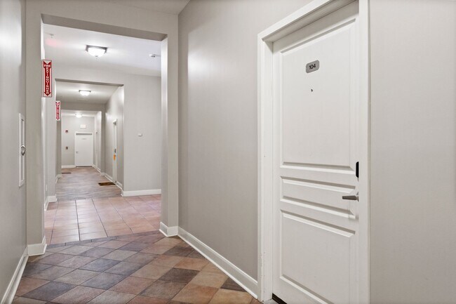 Building Photo - Conveniently Located One Bed & One and a H...