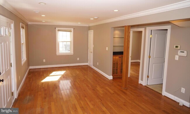 Foto del edificio - 923 Lewis Ave