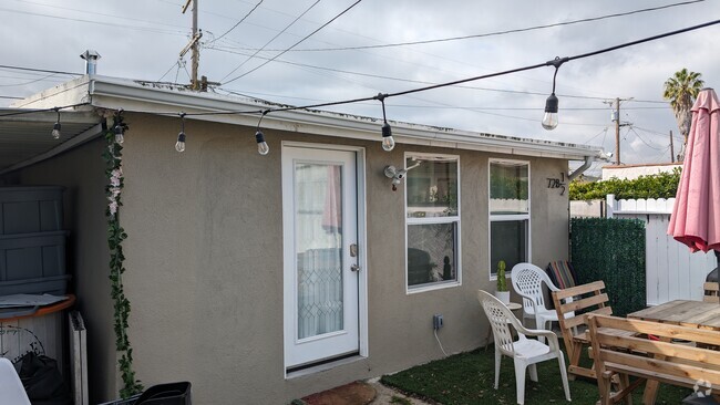 Building Photo - 728 Stepney Pl
