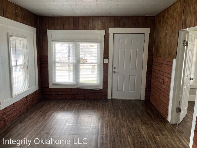 Building Photo - 3 br, 1 bath House - 1013 W Park PL