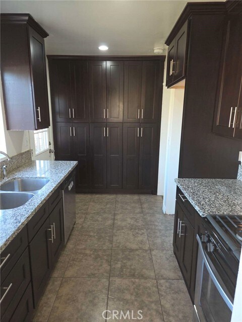 Foto del edificio - 8232 Malven Ave