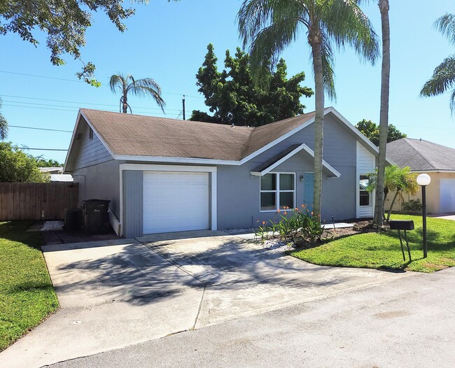 Building Photo - 14576 Sunset Pine Dr