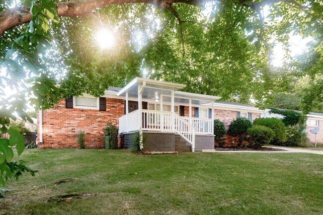 Foto del edificio - 609 Marguerite Dr NW