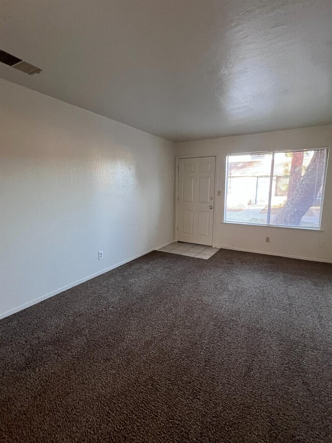 Foto del edificio - 481 Minnewawa Ave