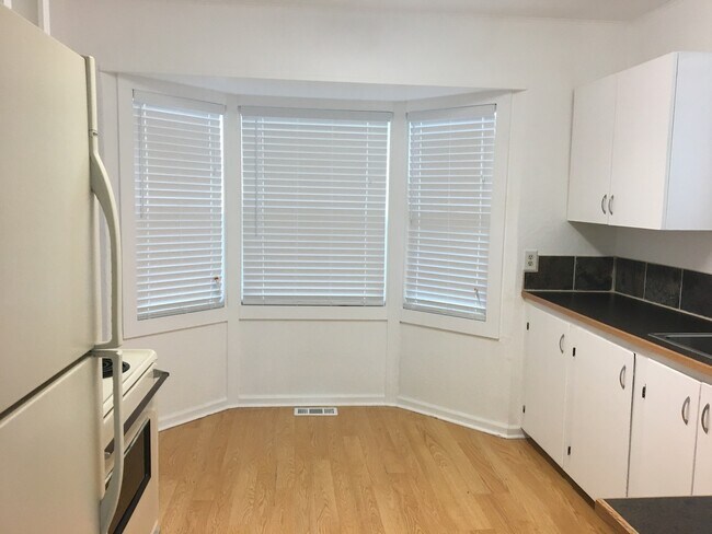 Building Photo - Cute 2 Bedroom 1 Bath House