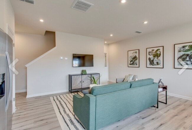 Building Photo - Three Bedroom Three Bath Home