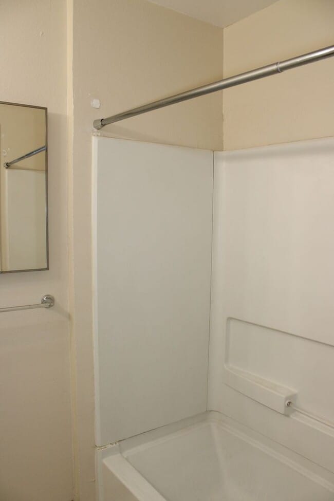 Foto del edificio - 2213 Roselake Ave