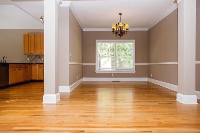 Building Photo - 1313 Sunland Dr NE