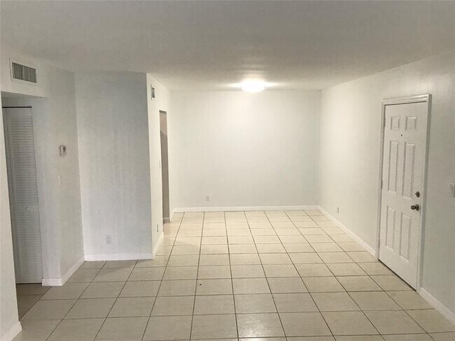 Foto del edificio - 2946 NW 55th Ave