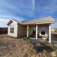 Building Photo - 4 Peters Ln
