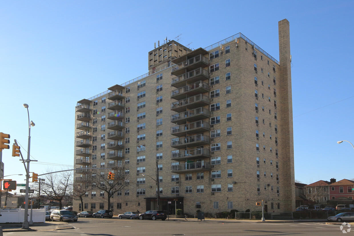 Building Photo - 638 E 98th St