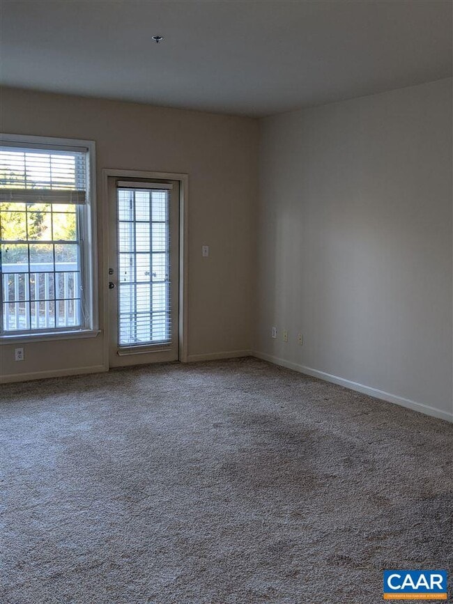 Building Photo - 260 Riverbend Dr