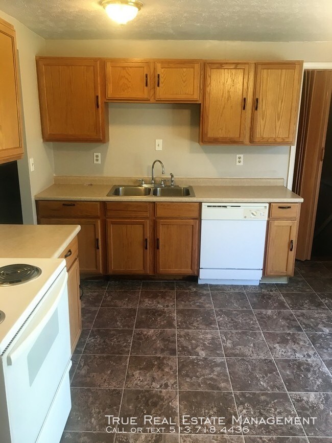 Building Photo - 2284 Roxanna Dr