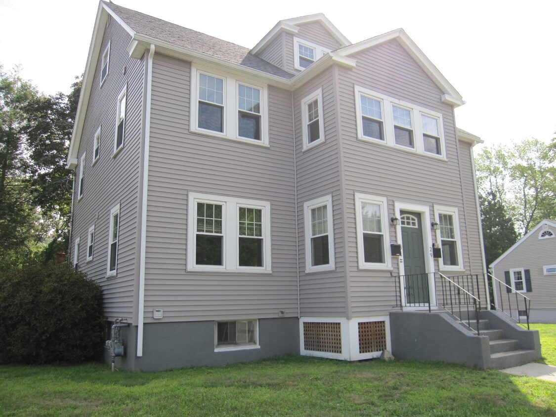 Primary Photo - 31 Underwood Ave