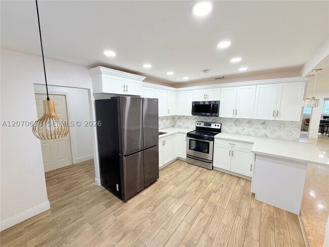 Foto del edificio - 18711 NW 24th Ave