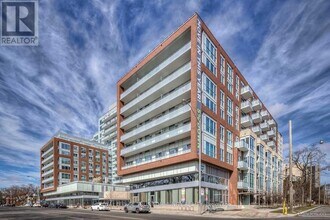 Building Photo - 1830 Bloor St W