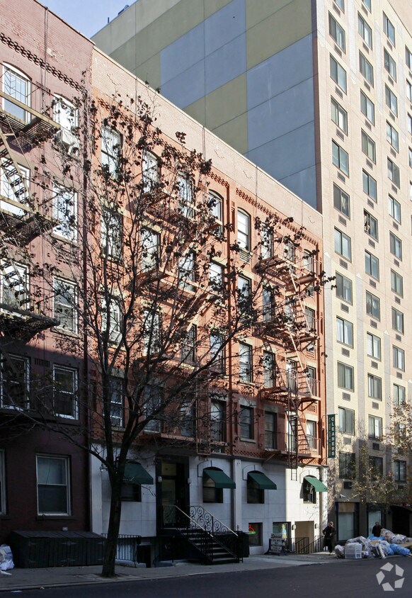 Foto principal - 347-349 E 61st St