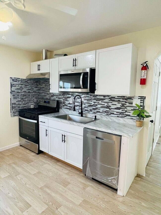 Building Photo - 2621 Edwin St