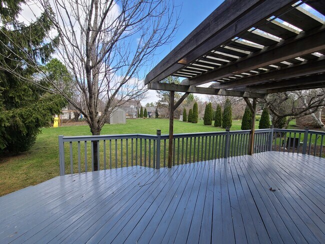 Building Photo - 740 Gaslight Dr